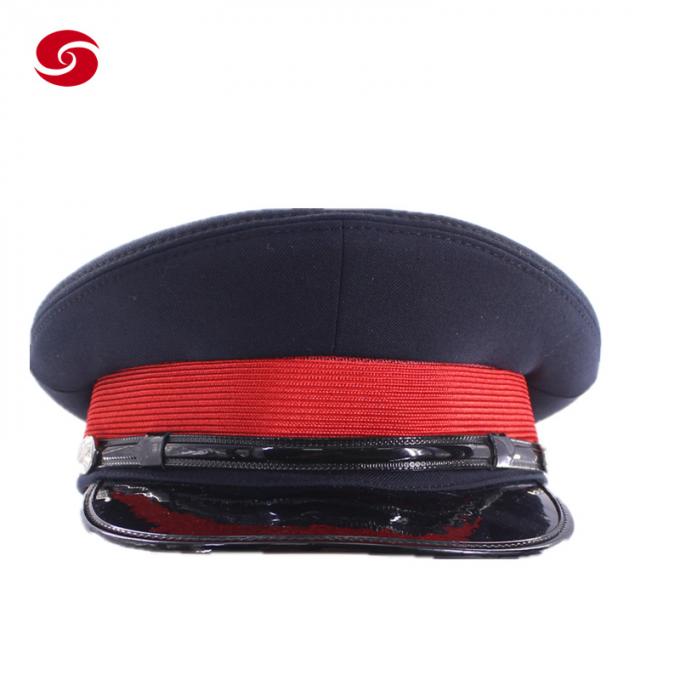 Chin革紐の軍の最高にされた帽子が付いている人の軍隊のオフィスの帽子