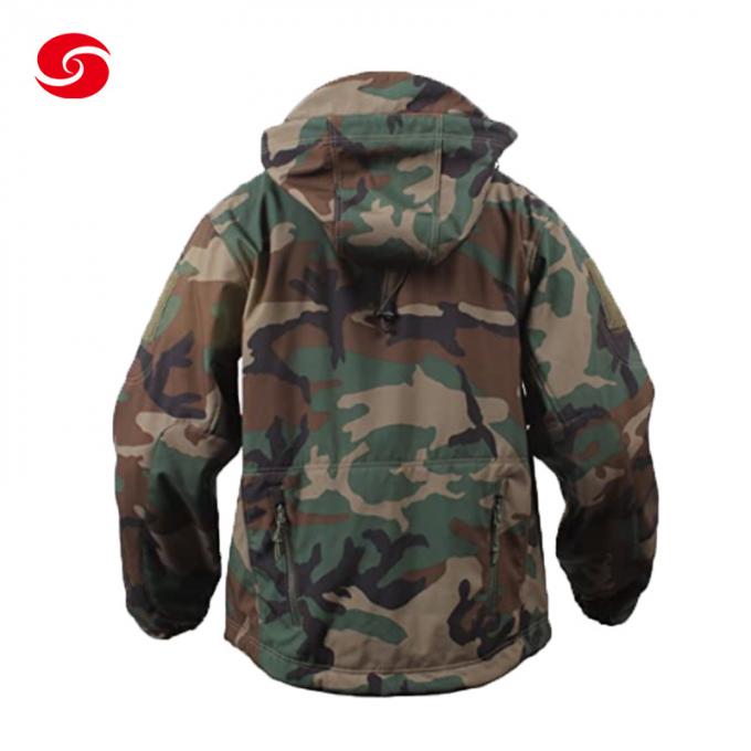 ロゴの軍のカムフラージュの人のジャケットが付いている良質の卸し売り注文の柔らかいシェル